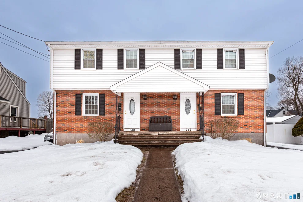 Unit for sale at 240 Center Street, Manchester, CT 06040