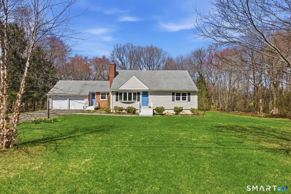 Unit for sale at 6 Fieldstone Drive, Newtown, CT 06470