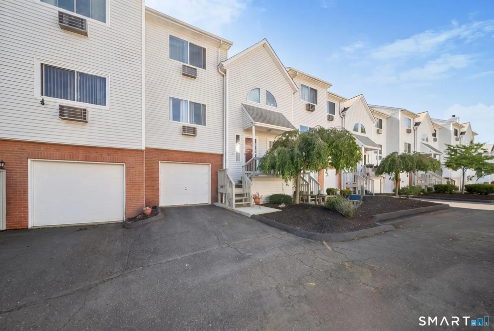 Unit for sale at 925 Oronoke Road, Waterbury, CT 06708