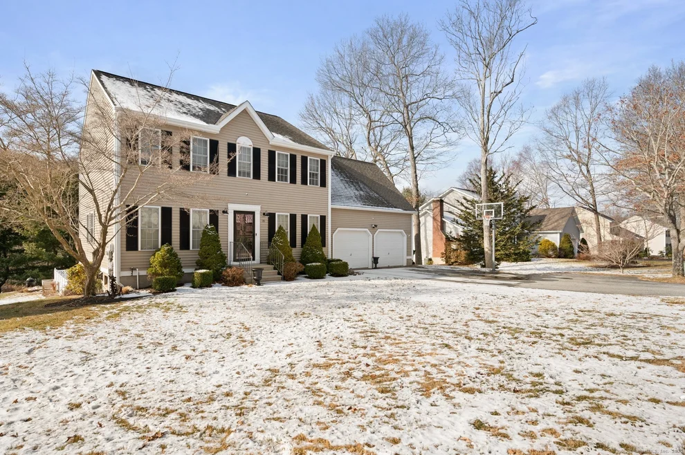 Unit for sale at 35 Yorkshire Drive, Waterford, CT 06385