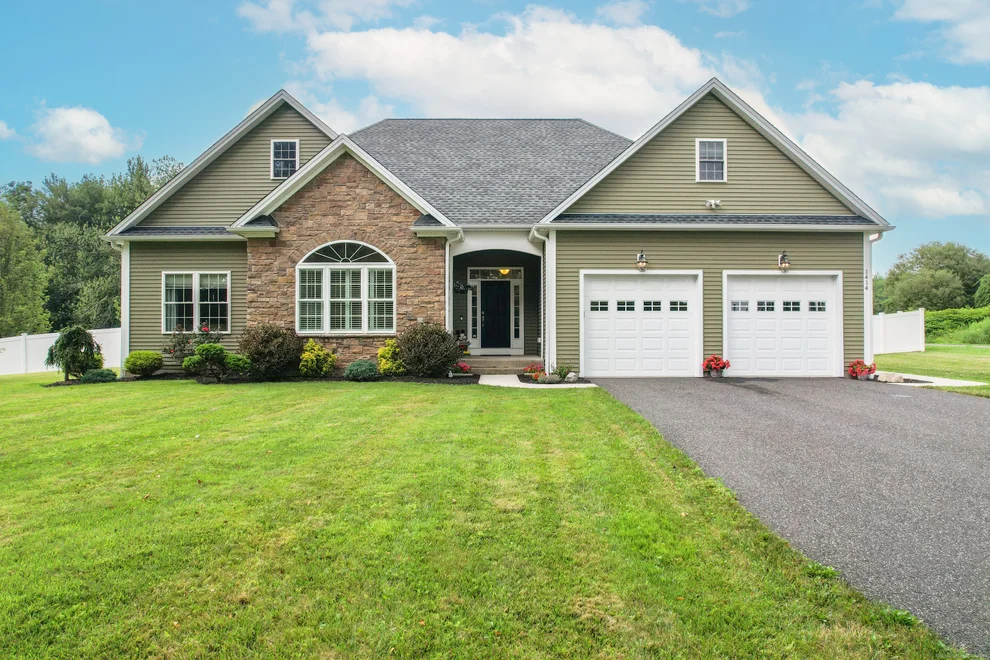 Unit for sale at 1414 Guernseytown Road, Watertown, CT 06795
