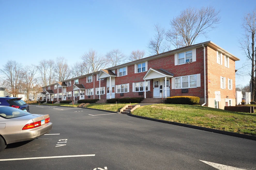Unit for sale at 571 Hartford Road, Manchester, CT 06040