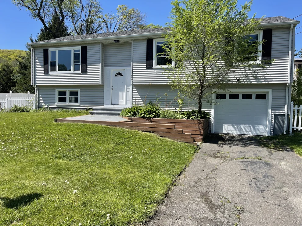 Unit for sale at 30 Harlow Court, Naugatuck, CT 06770