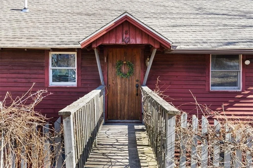 Unit for sale at 2 Old Colchester Road, Waterford, CT 06375