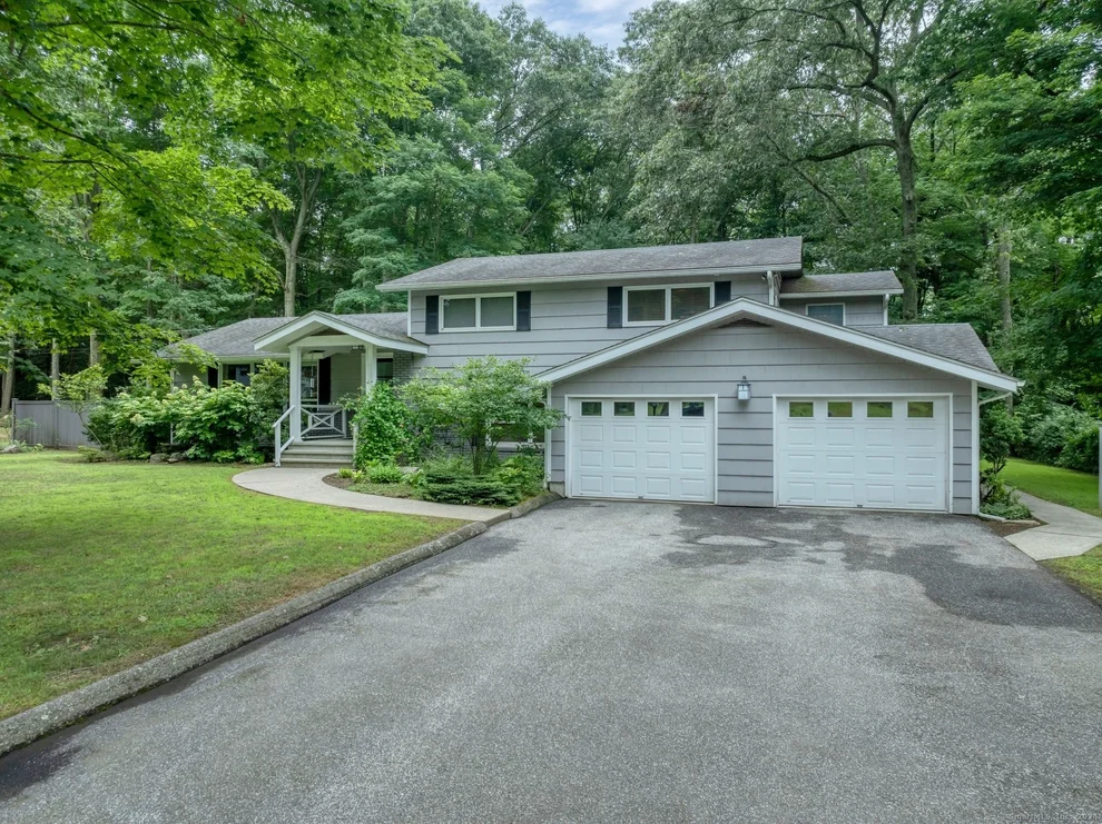 Unit for sale at 35 Sherwood Lane, Norwich, CT 06360