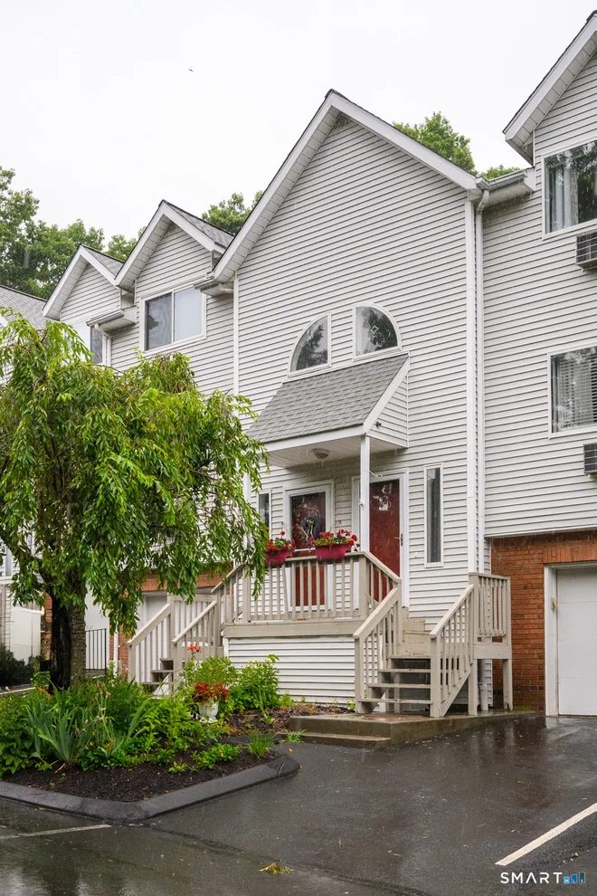 Unit for sale at 925 Oronoke Road, Waterbury, CT 06708