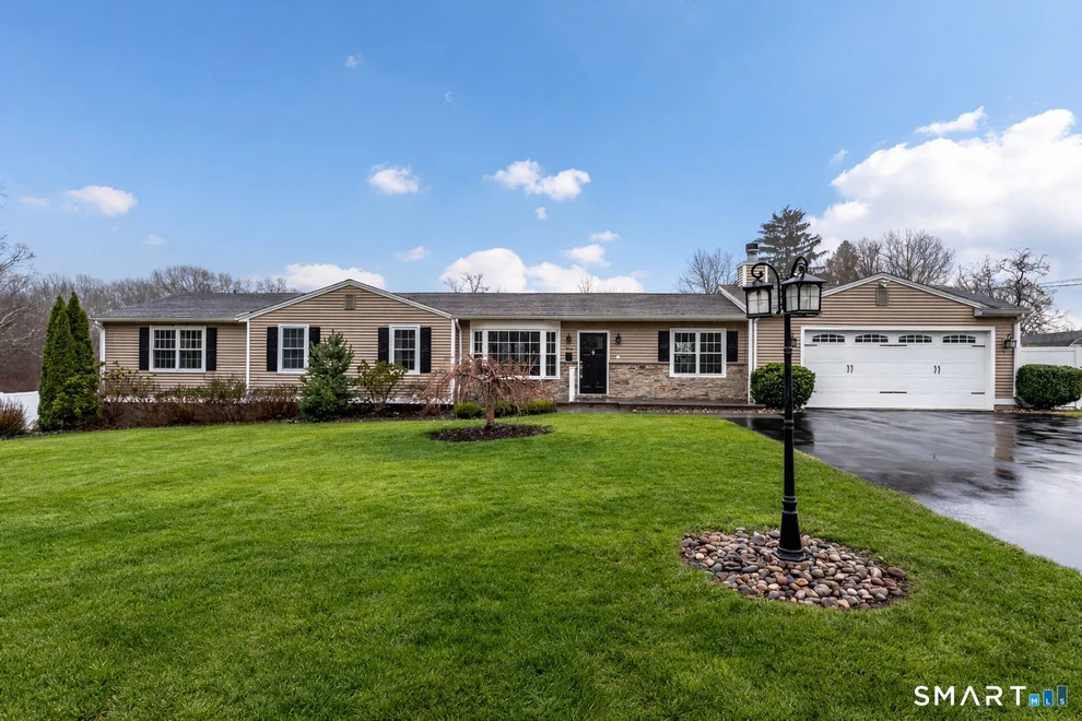 Unit for sale at 194 Robin Lane, Cheshire, CT 06410
