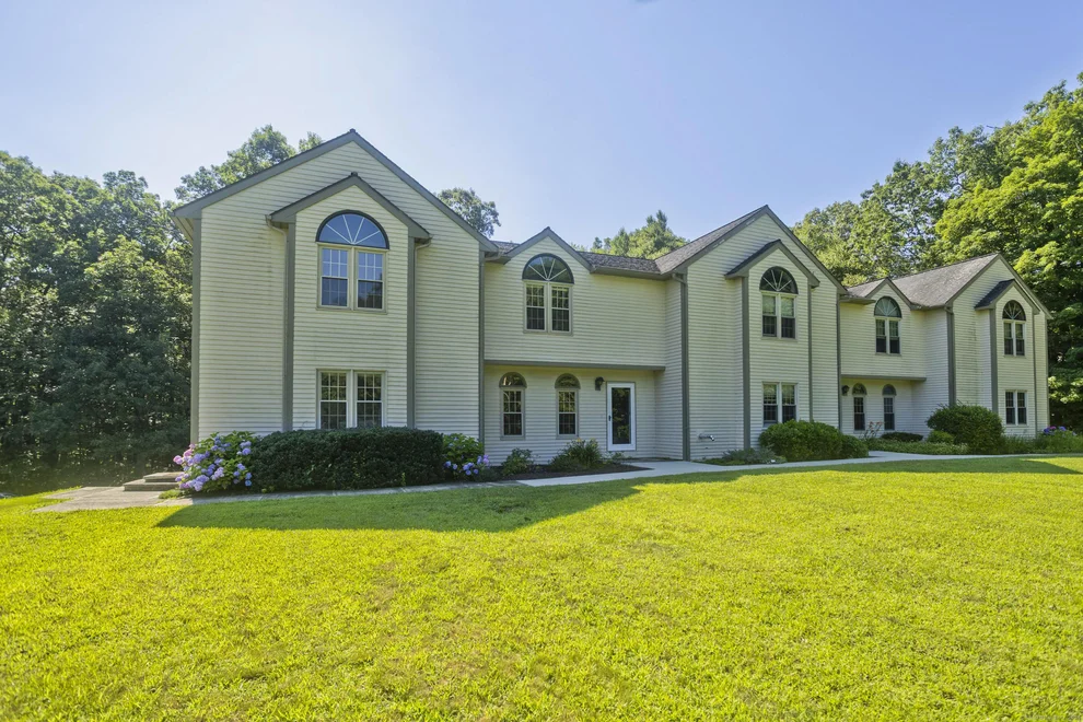 Unit for sale at 4 Oak Hill Estates, Woodstock, CT 06281