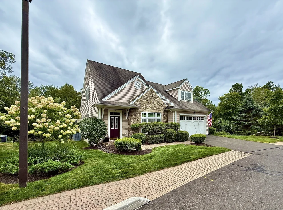 Unit for sale at 18 Fieldstone Lane, Beacon Falls, CT 06403