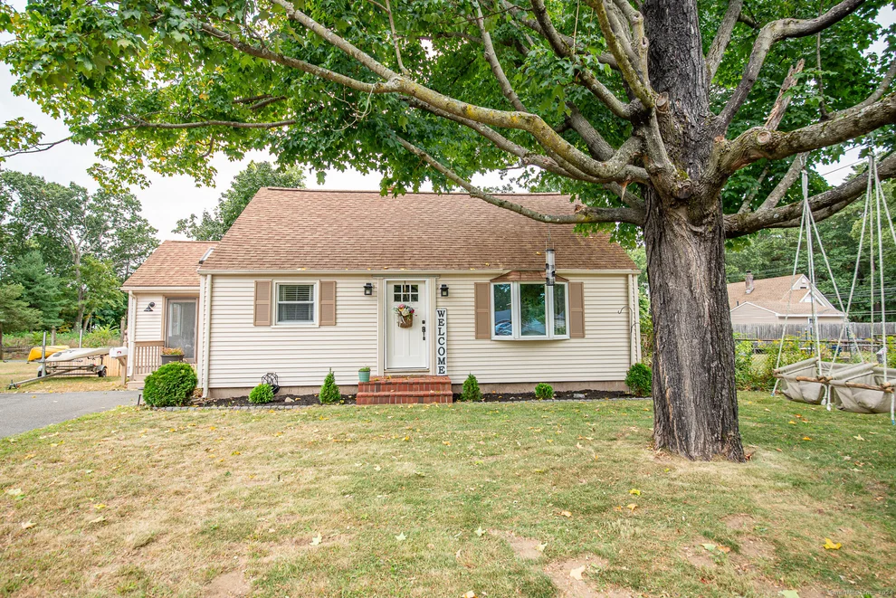 Unit for sale at 4 Thomas Street, Enfield, CT 06082