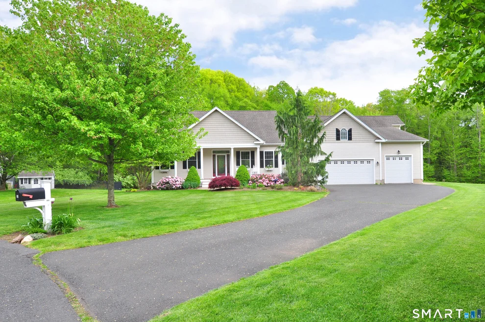 Unit for sale at 19 Claire Lane, Bloomfield, CT 06002