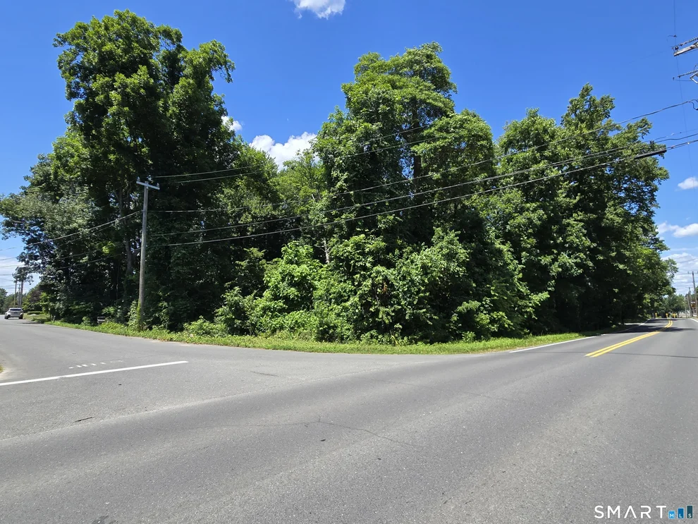 Unit for sale at 21 Pinecrest Drive, Prospect, CT 06712