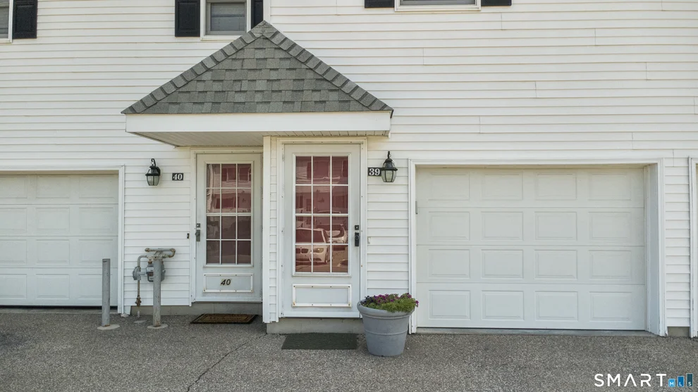 Unit for sale at 39 Commodore Commons, Derby, CT 06418