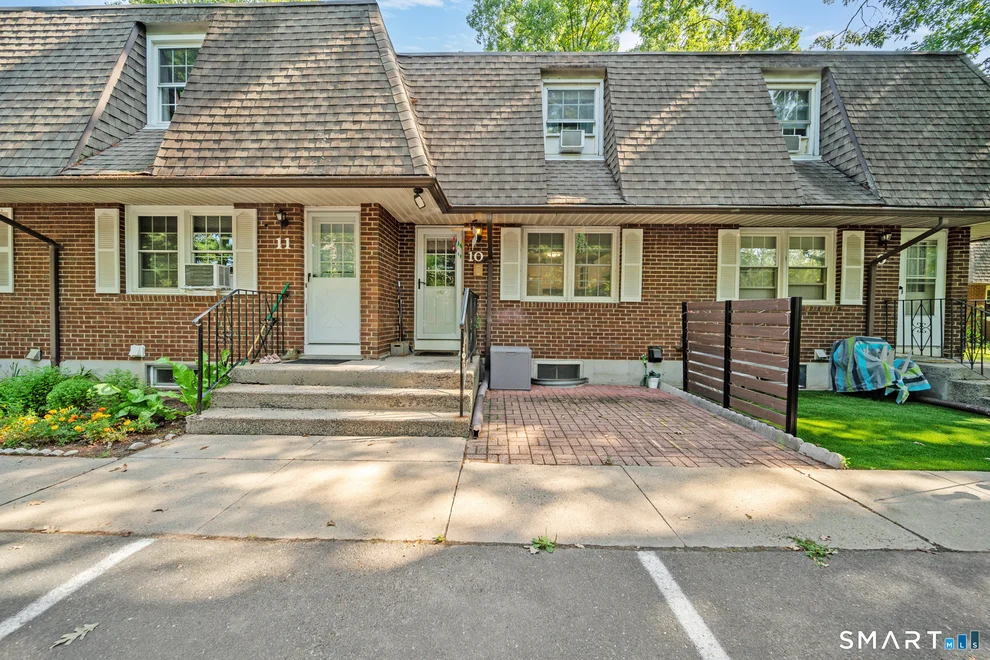 Unit for sale at 35 Woodcrest Drive, Burlington, CT 06013