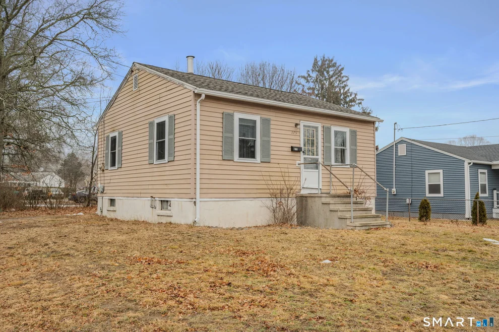 Unit for sale at 275 Midway Oval, Groton, CT 06340