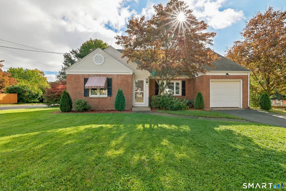Unit for sale at 47 Baldwin Road, Manchester, CT 06042