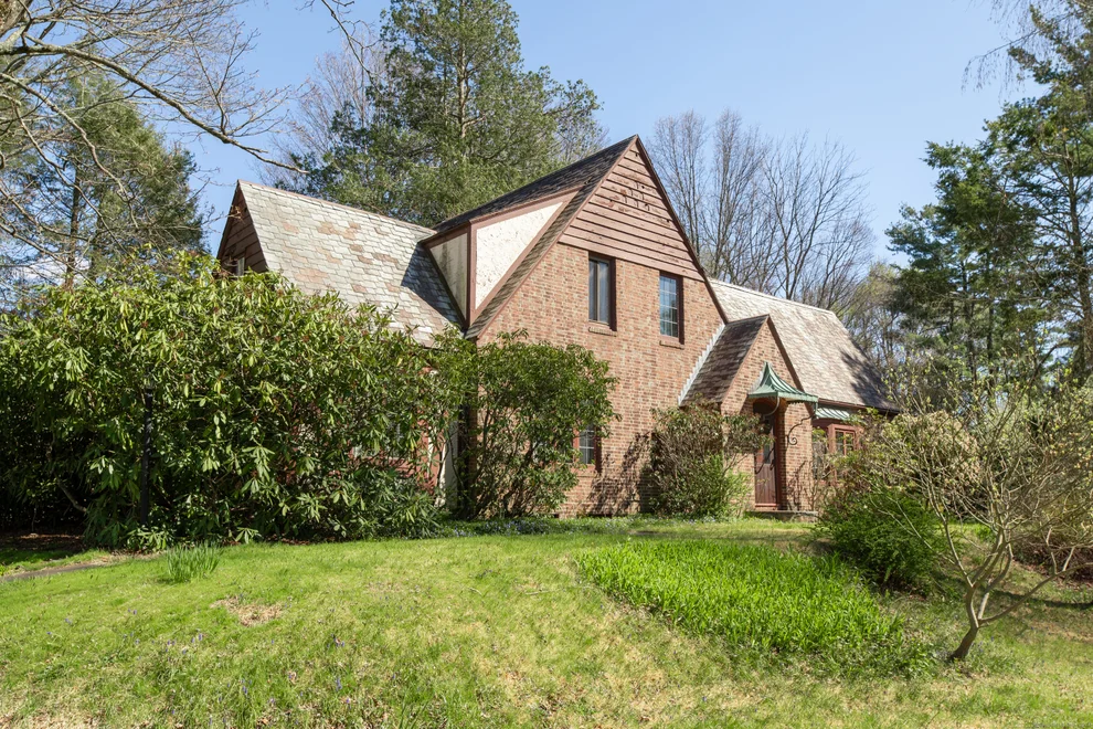 Unit for sale at 85 George Avenue, Cheshire, CT 06410