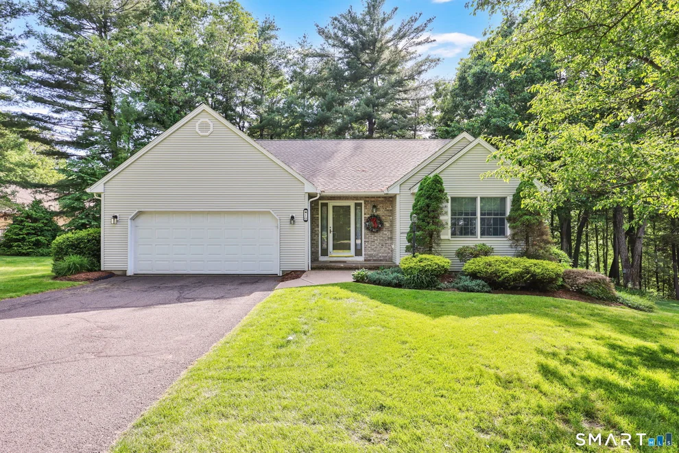 Unit for sale at 10 Knollwood Circle, Enfield, CT 06082