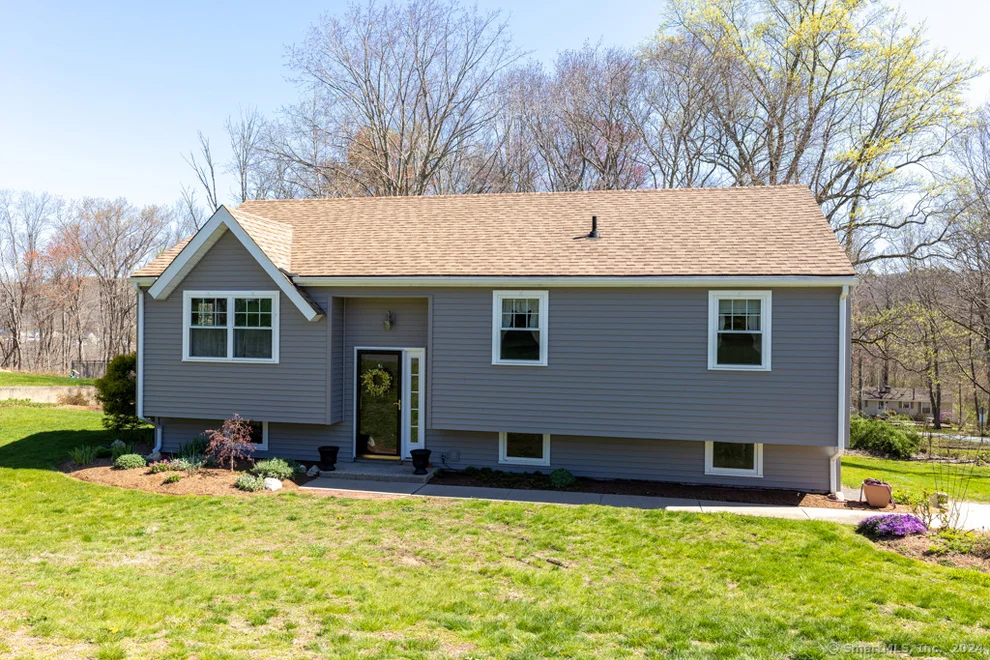 Unit for sale at 33 Castle View Drive, Chester, CT 06412