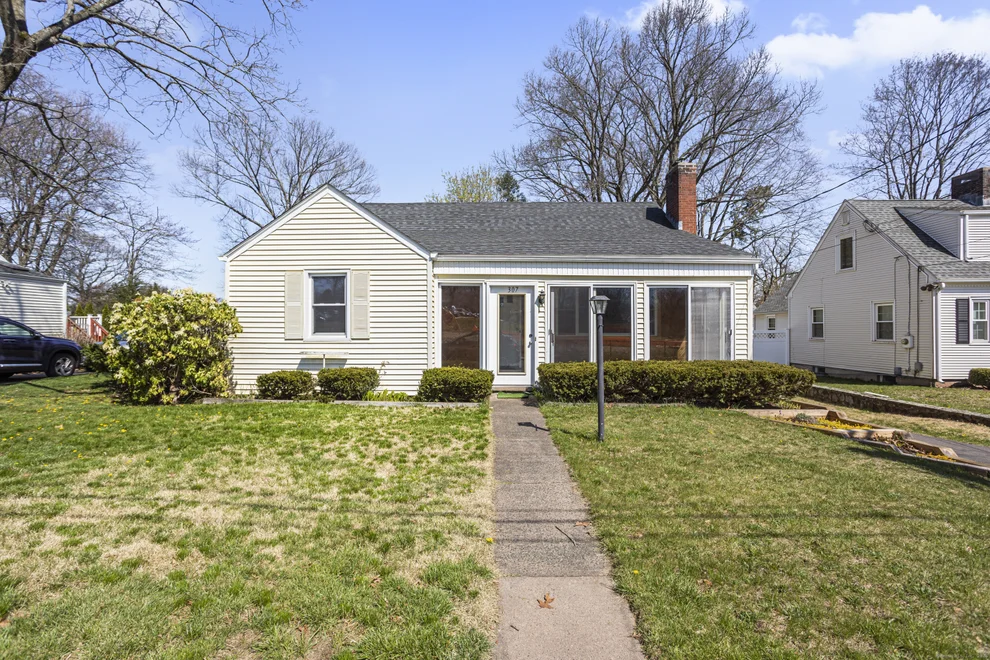 Unit for sale at 307 Henry Street, Manchester, CT 06042