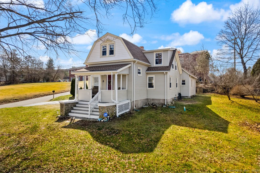 Unit for sale at 120 Old Norwich Road, Waterford, CT 06375