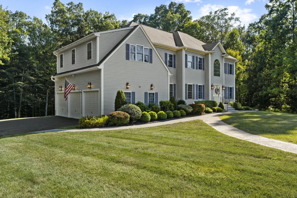 Unit for sale at 5 Shangri Lane, Wallingford, CT 06492
