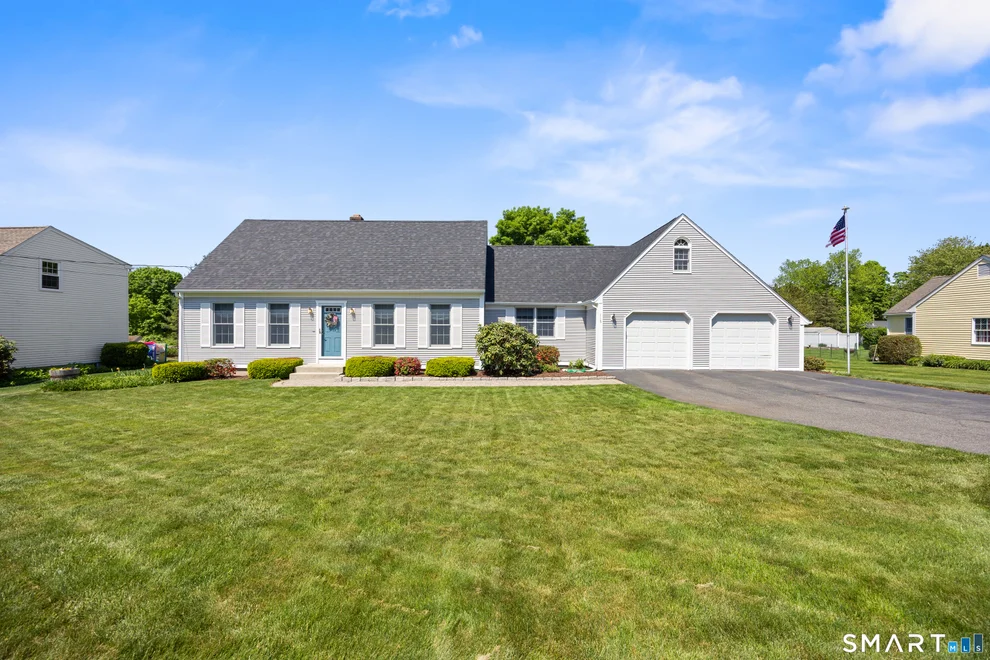Unit for sale at 115 Oak Avenue, Cheshire, CT 06410