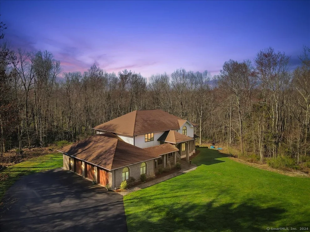 Unit for sale at 593 Park Road Extension, Middlebury, CT 06762