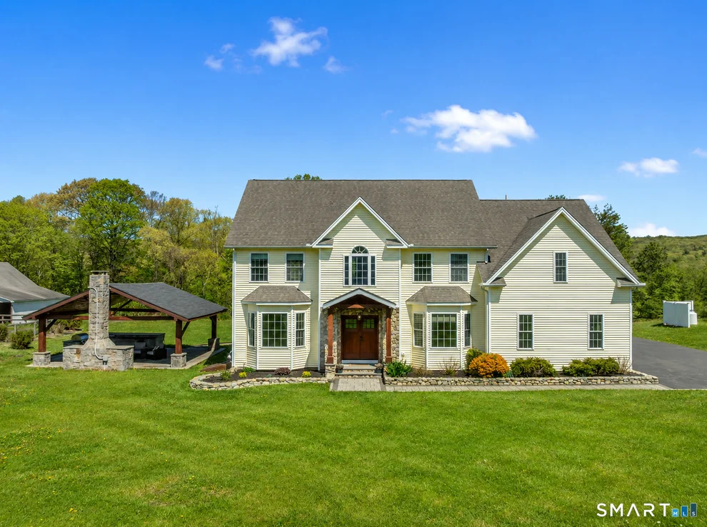 Unit for sale at 94 Cooks Lane, Guilford, CT 06437