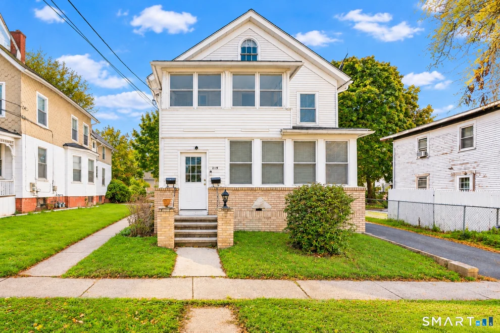 Unit for sale at 219 Pearl Street, Middletown, CT 06457
