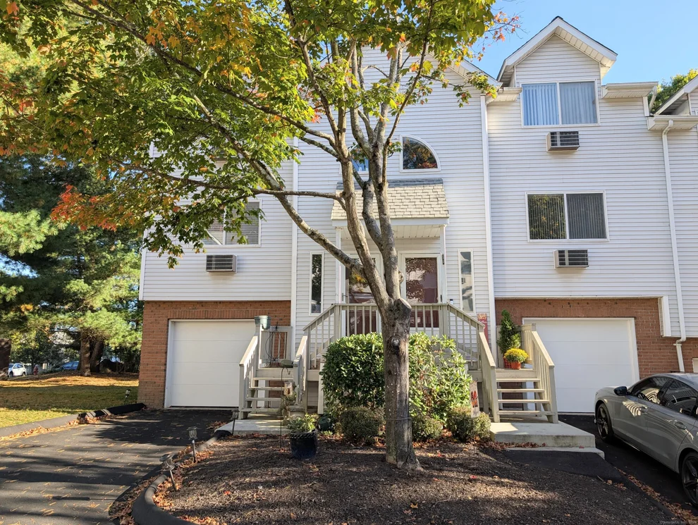 Unit for sale at 925 Oronoke Road, Waterbury, CT 06708