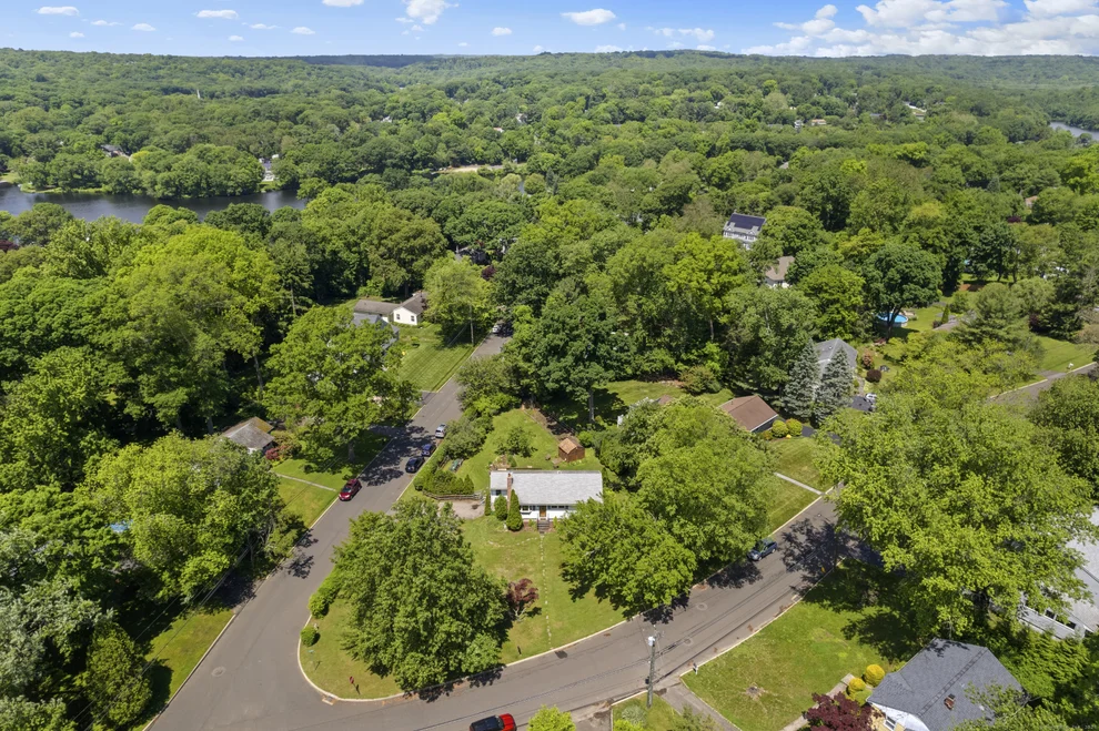 Unit for sale at 252 Lakeview Drive, Fairfield, CT 06825