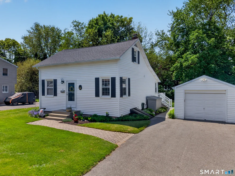 Unit for sale at 6 Joyce Court, East Lyme, CT 06357
