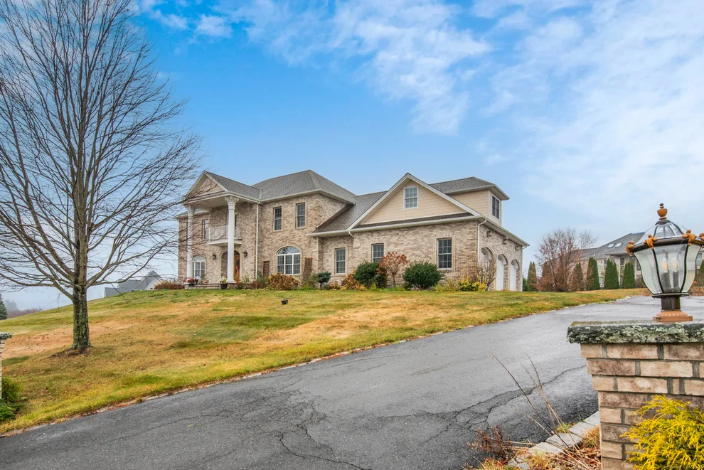 Unit for sale at 229 Bella Vista Drive, Watertown, CT 06795