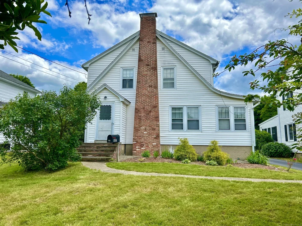 Unit for sale at 107 Harland Road, Norwich, CT 06360