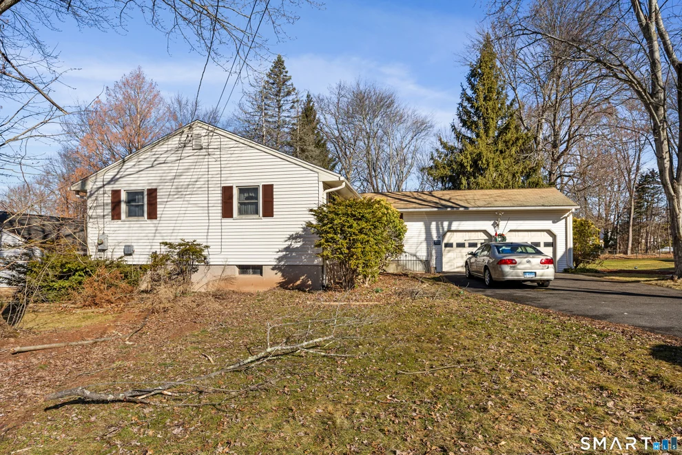 Unit for sale at 24 Old Musket Drive, Newington, CT 06111