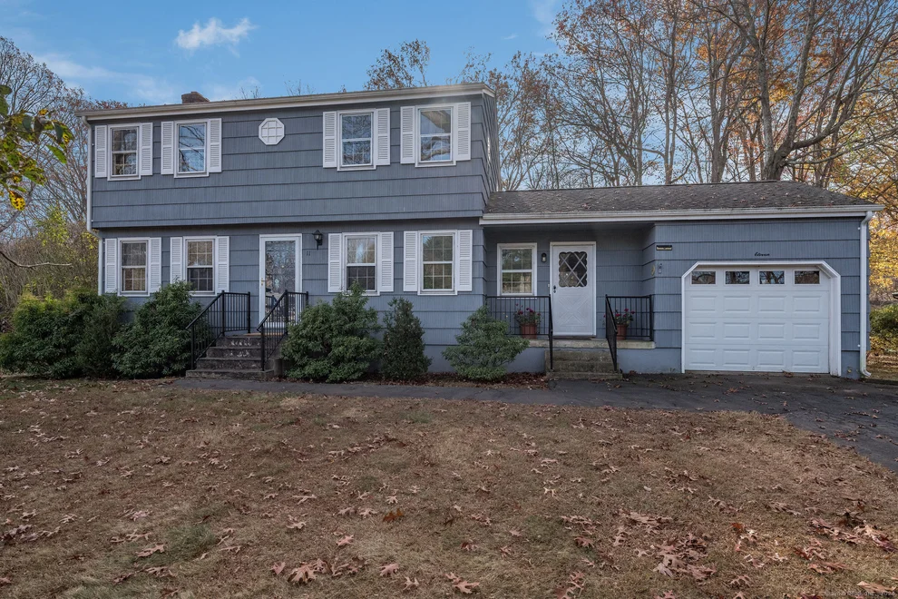Unit for sale at 11 Cobblers Court, East Lyme, CT 06357