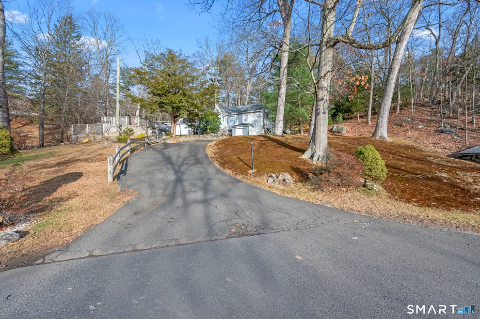 Unit for sale at 10 Old Waterbury Road, Middlebury, CT 06762