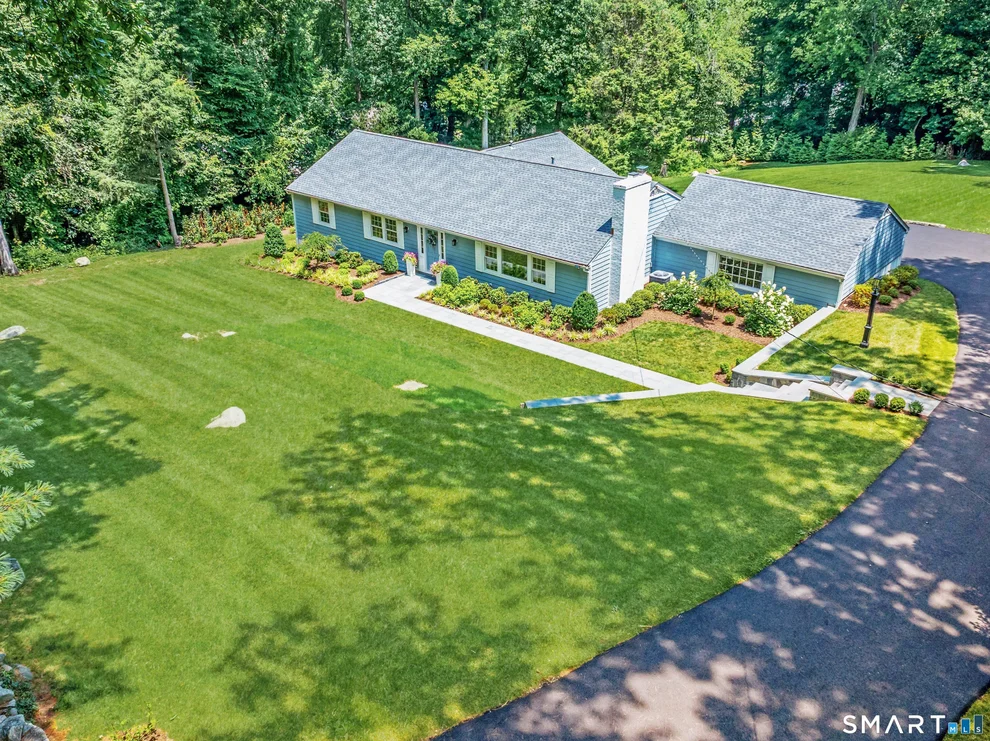 Unit for sale at 76 Comstock Hill Road, New Canaan, CT 06840