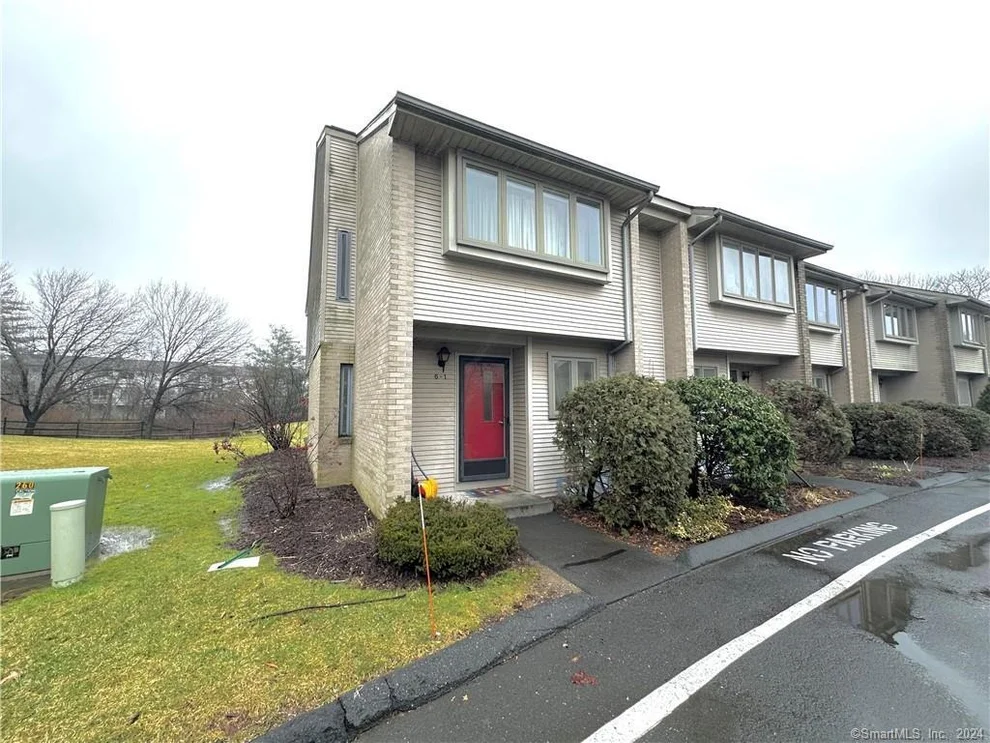 Unit for sale at 827 Oronoke Road, Waterbury, CT 06708