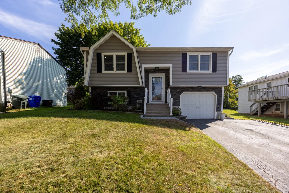 Unit for sale at 7 Westwood Circle, Meriden, CT 06450