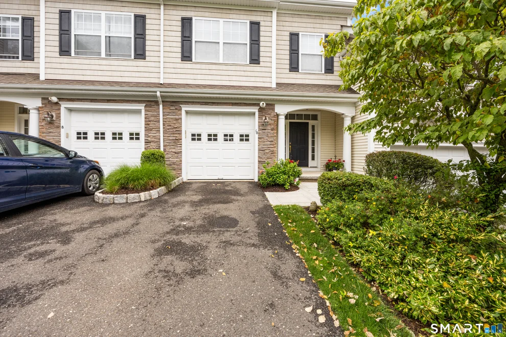 Unit for sale at 10 Ridgewood Drive, Middlebury, CT 06762
