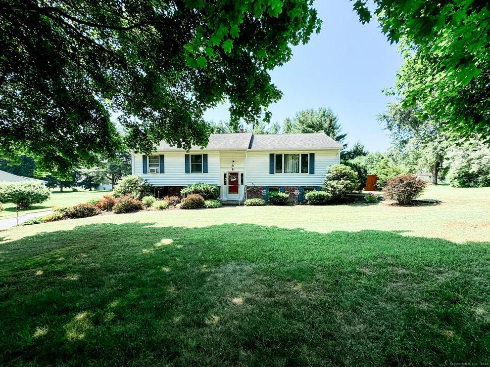 Unit for sale at 33 Fairway Drive, Brooklyn, CT 06234