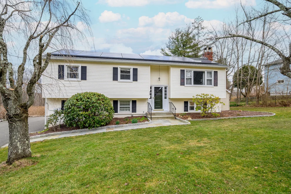 Unit for sale at 15 Macbean Drive, New Fairfield, CT 06812