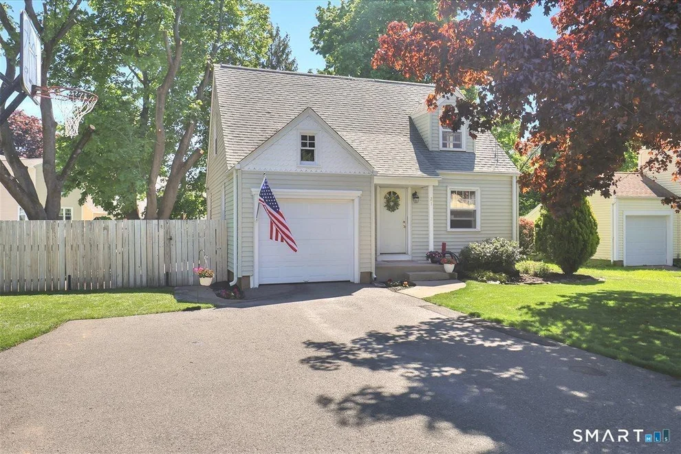 Unit for sale at 21 Kensington Street, Manchester, CT 06040