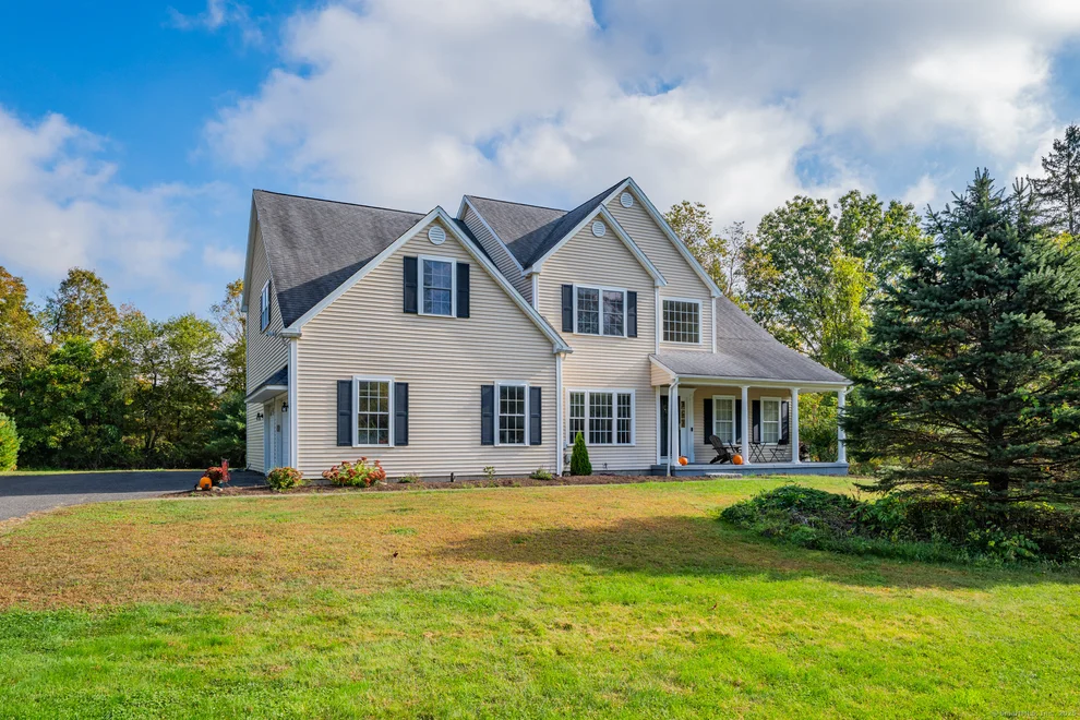 Unit for sale at 118 Good Hill Road, Woodbury, CT 06798