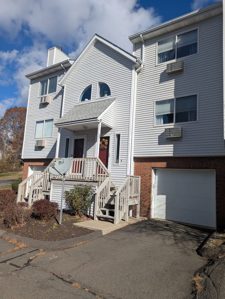 Unit for sale at 925 Oronoke Road, Waterbury, CT 06708