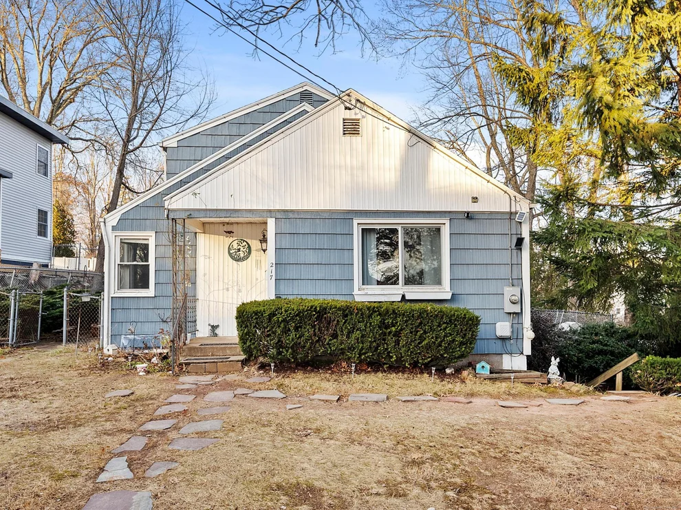 Unit for sale at 217 Portman Street, Windsor, CT 06095