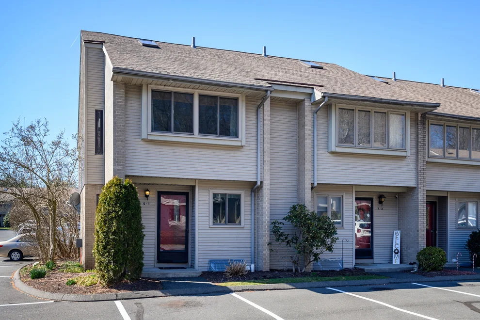 Unit for sale at 827 Oronoke Road, Waterbury, CT 06708