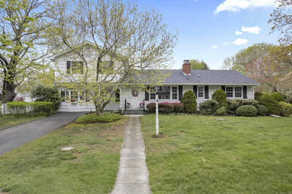 Unit for sale at 2 Valerie Street, Waterford, CT 06385